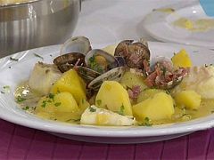 Patatas guisadas con bacalao y almejas (18/10/10)