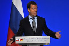 Medvédev acepta acudir a la cumbre de la OTAN en noviembre para discutir el escudo antimisiles