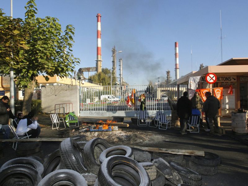 Continúan las protestas en Francia y el desbloqueo de los depósitos de carburante