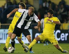 El Villarreal vence al PAOK y manda en solitario