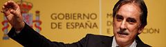 El ministro de Trabajo confirma la prórroga hasta agosto de los 426 euros y luego, rectifica
