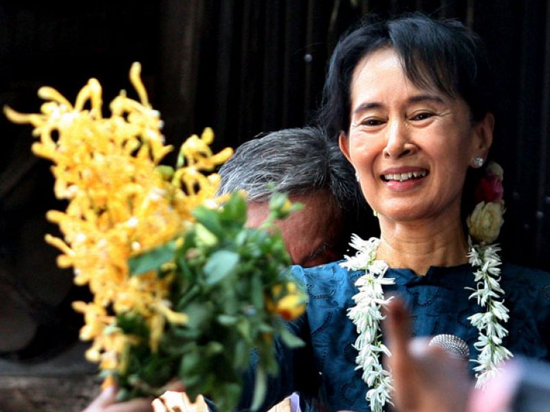 Suu Kyi: "La base de la libertad democrática es la libertad de discurso" 