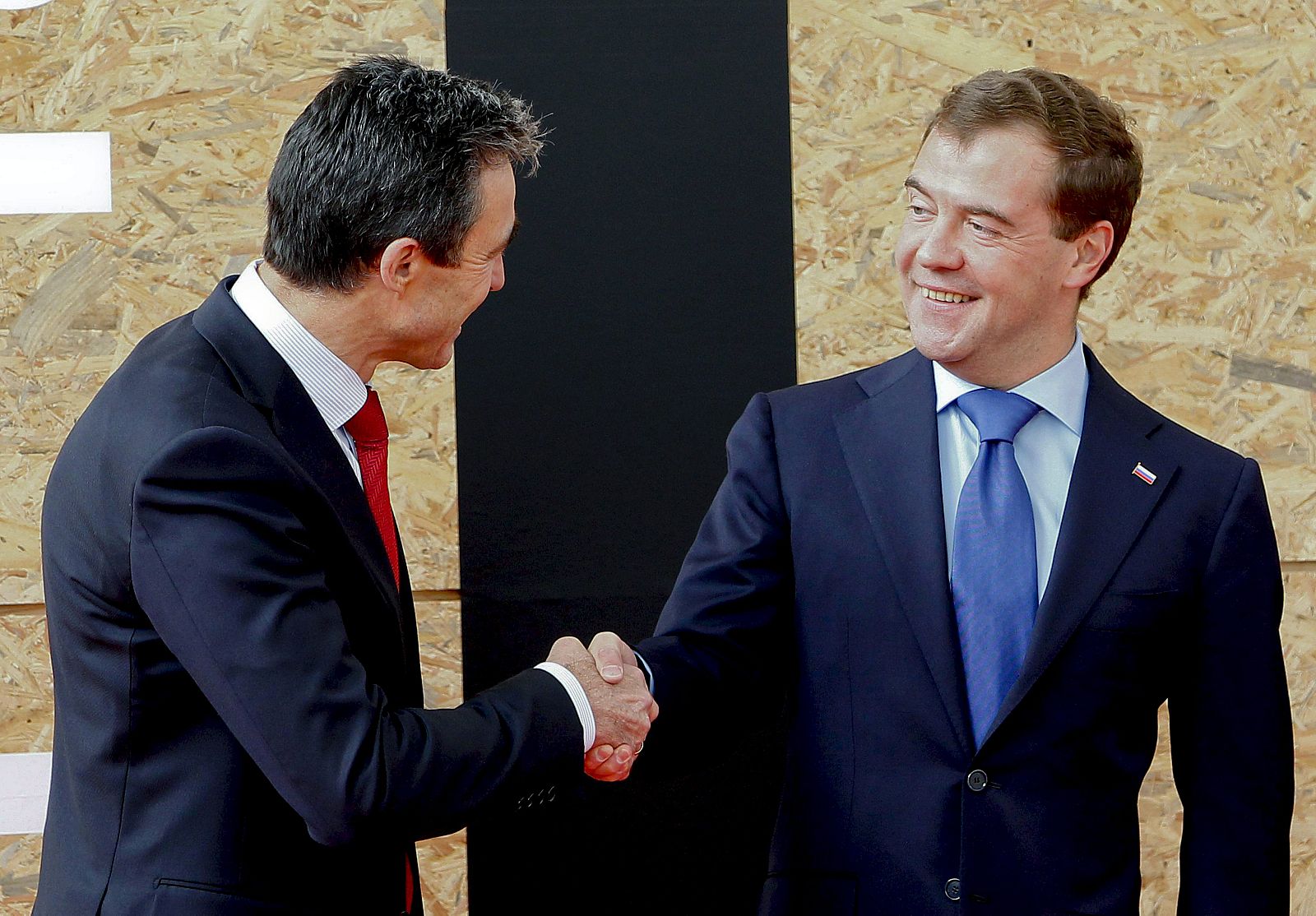 RASMUSSEN RECIBE A MEDVEDEV