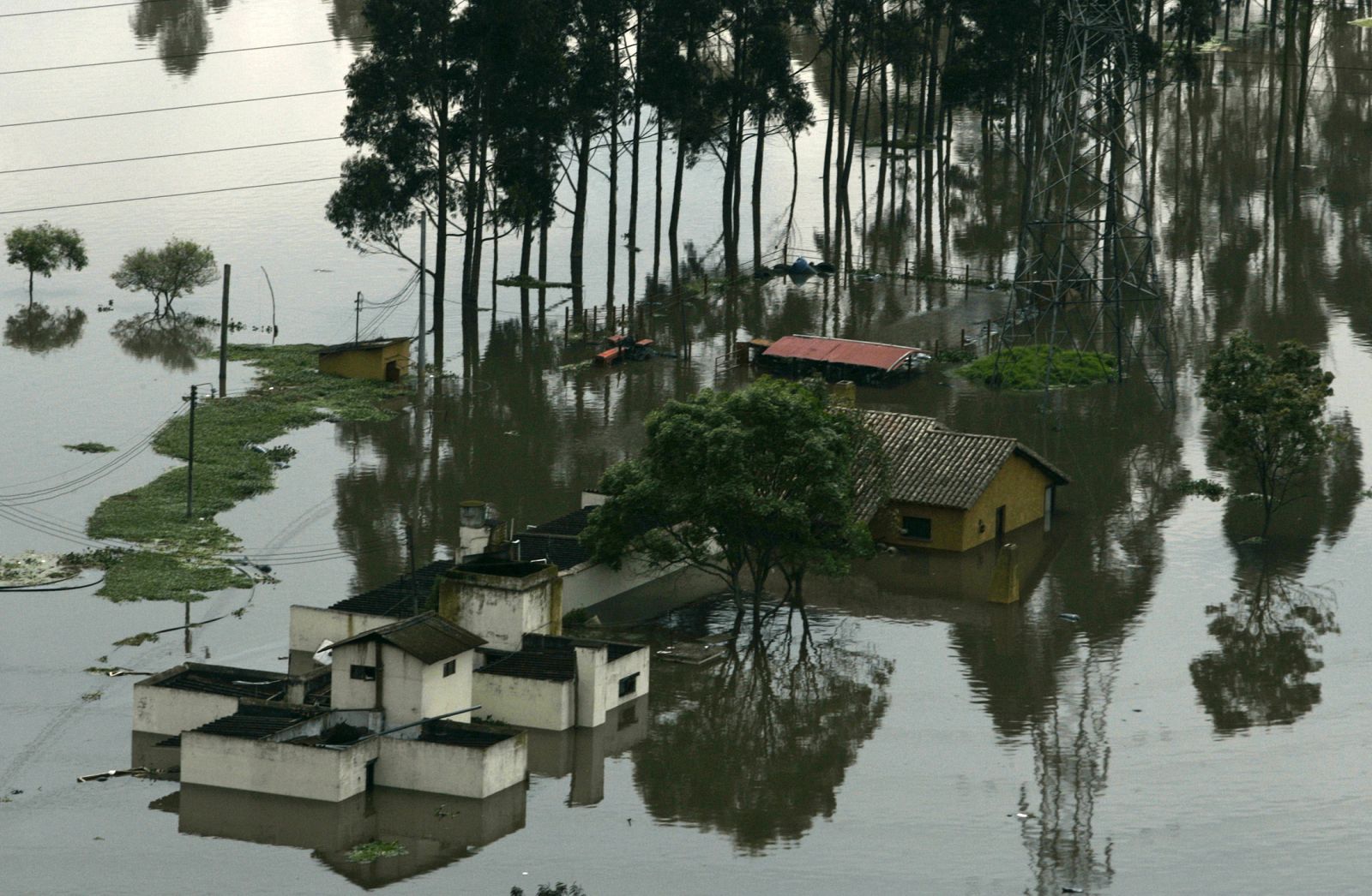Las fuertes lluvias en Bogotá han dejado a miles de colombianos sin hogar.