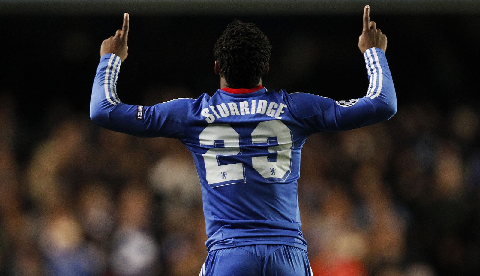 El jugador del Chelsea, Daniel Sturridge, celebra un tanto en Stamford Bridge.