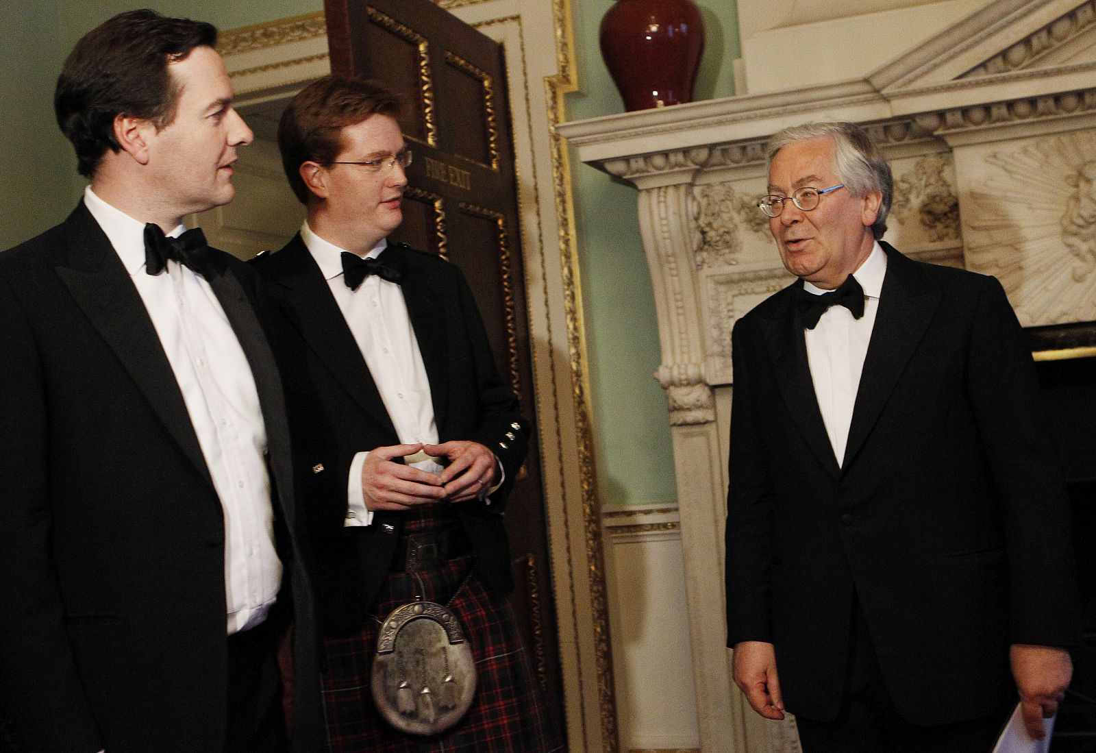 Britain's Treasury Secretary Alexander, Bank of England Governor King and  Chancellor of the Exchequer Osborne chat at the Lord Mayor's dinner in London