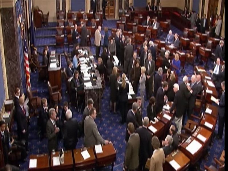 Obama amplía por dos años los recortes tributarios y los beneficios por desempleo