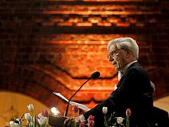 Informe Semanal acompaña a Vargas Llosa en la recta final del Nobel