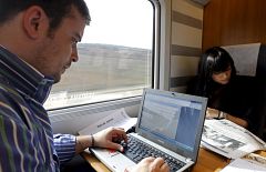 El viaje de pruebas del AVE Valencia-Madrid con periodistas llega con 49 minutos de retraso