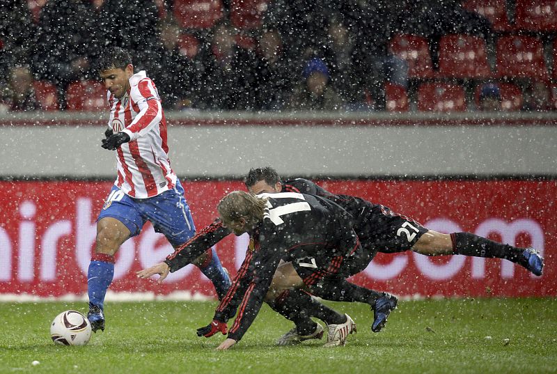 El campeón se funde bajo la nieve de Leverkusen