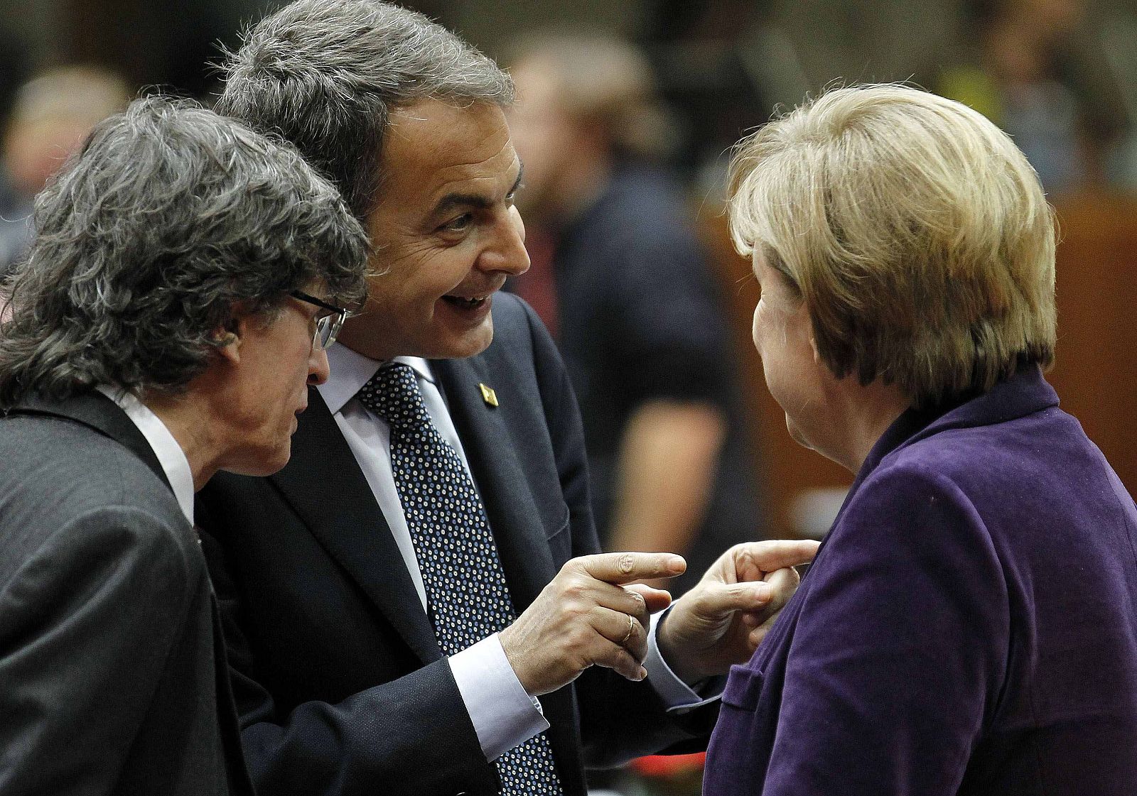Spanish Prime Minister Zapatero talks with German Chancellor Merkel at an European Union leaders summit in Brussels