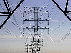 El Gobierno reforma el sistema energético para mitigar la subida de la luz y ahorrar 5.000 millones
