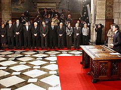 Mas presume de tener "un gobierno de todos" y dice a sus consejeros que toca "levantar Cataluña"