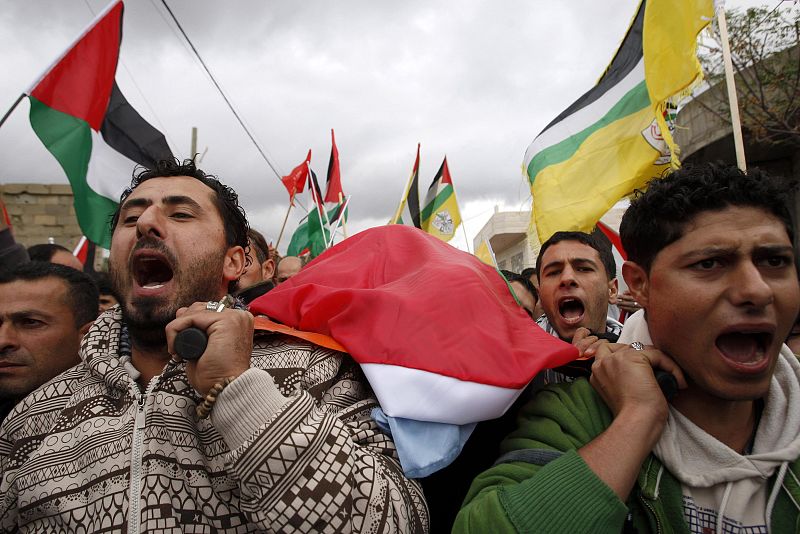 Un palestino muere por disparos de soldados israelíes en un control militar de Cisjordania