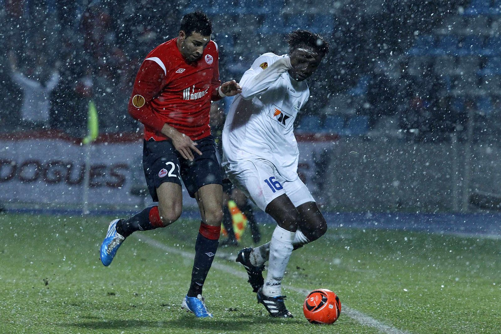 El defensa del Lille Adil Rami durante un partido de la Europa League.