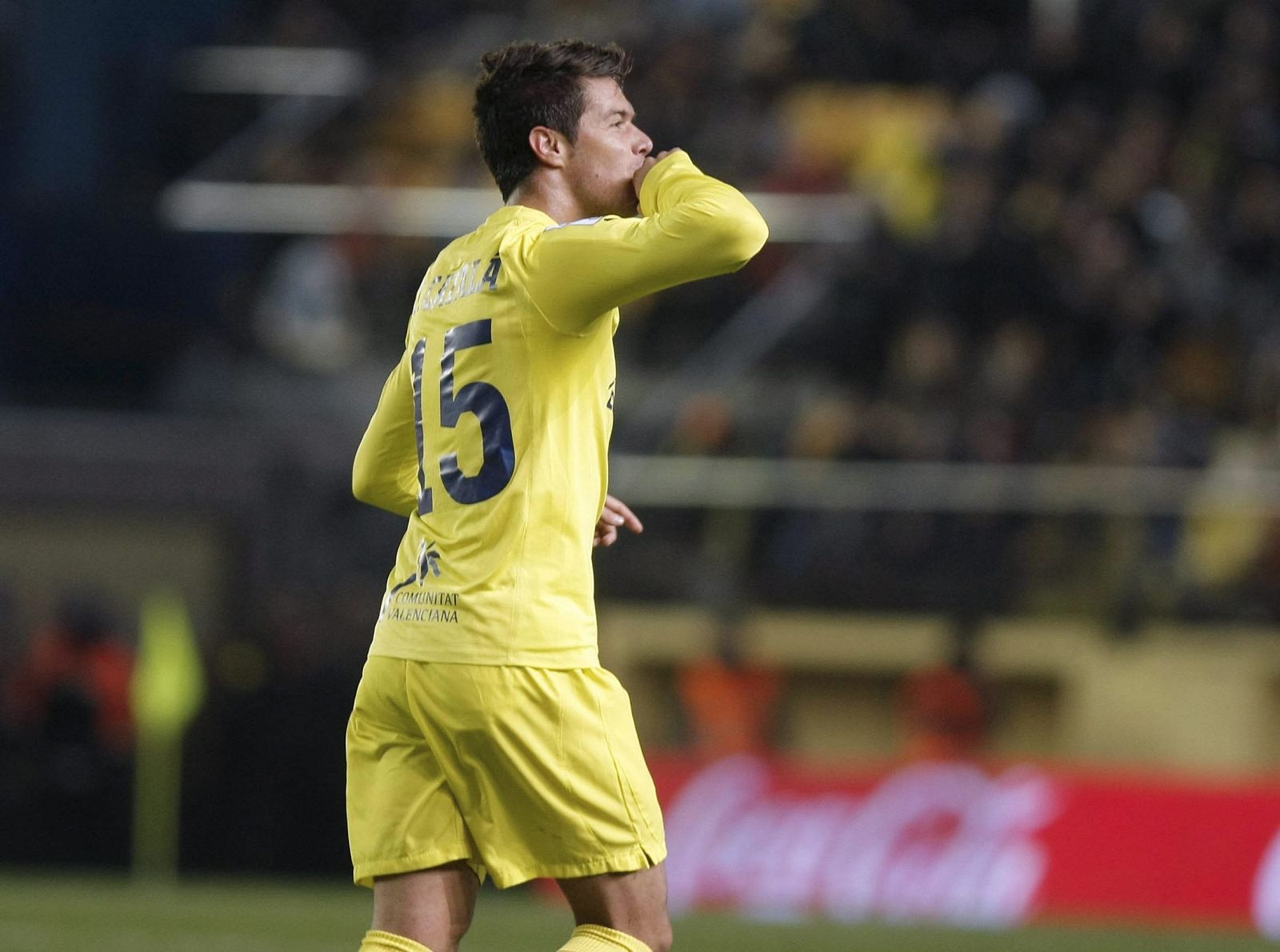 José Manuel Catalá celebra el gol que ha marcado al Almería durante el partido.