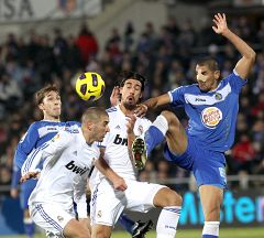El Real Madrid aprueba por los pelos su primer desafío del 2011