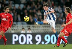 Kanouté y Luis Fabiano dan la victoria a un buen Sevilla en Anoeta