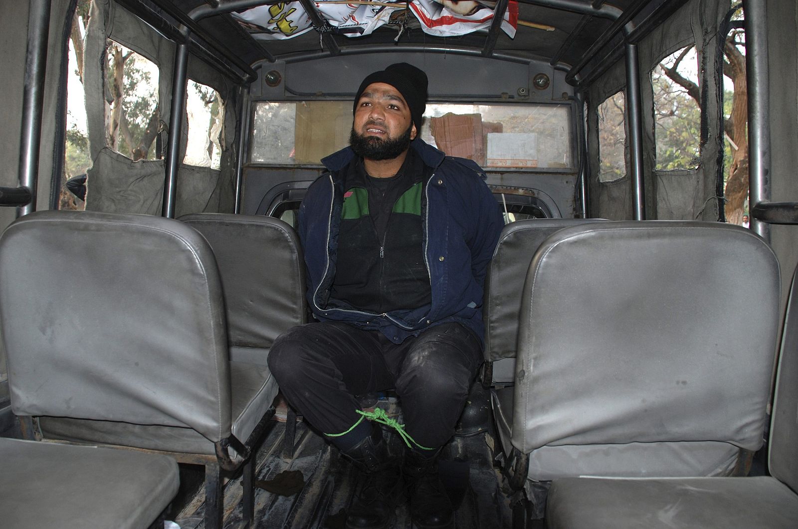 Malik Mumtaz Hussain Qadri, en el momento de ser arrestado tras asesinar al gobernador