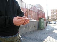 Confusión para fumar en el recreo con la nueva ley antitabaco: "Creía que me tenía que ir de la verja"