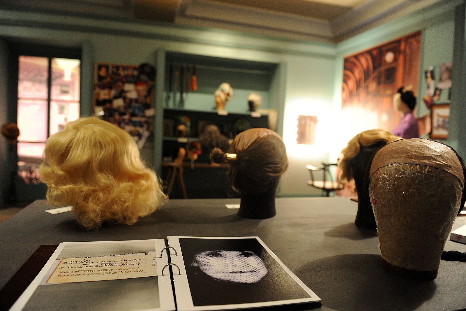 Exposición 'Al teatro por los pelos' en el Teatro Español