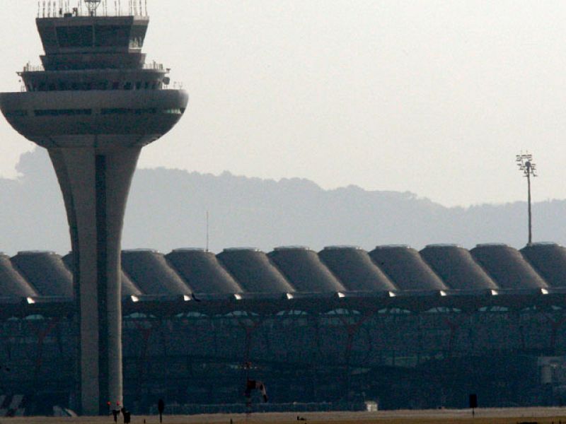 Los cientos de miles de afectados por la huelga de controladores aún "no han sido indemnizados"