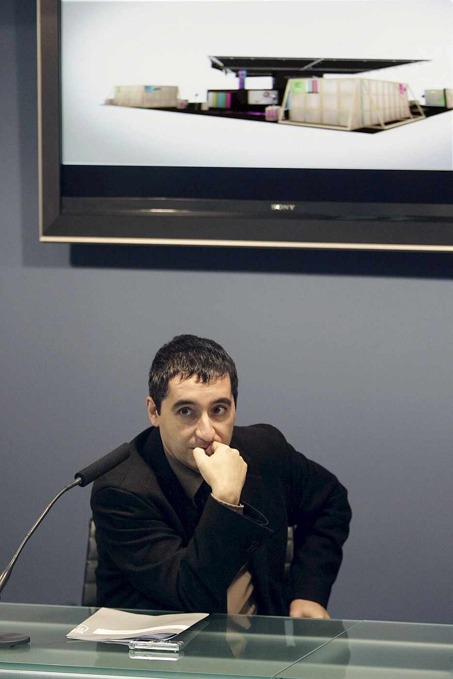 AGREDEN AL CONSEJERO DE CULTURA DE MURCIA Y LE HIEREN EN LA CARA CON UN PUÑO AMERICANO