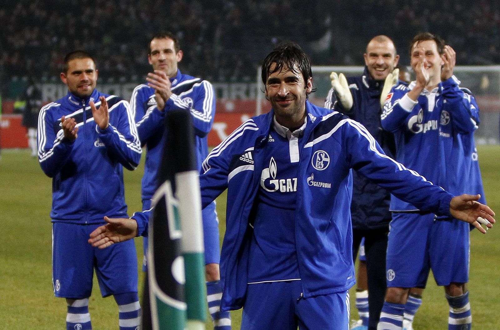 Schalke 04's Raul and team mates  celebrate victory following German Bundesliga soccer match against Hannover 96 in Hanover