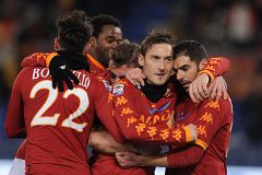 La Roma golea al Cagliari y se sitúa segundo