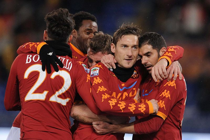 La Roma golea al Cagliari y se sitúa segundo