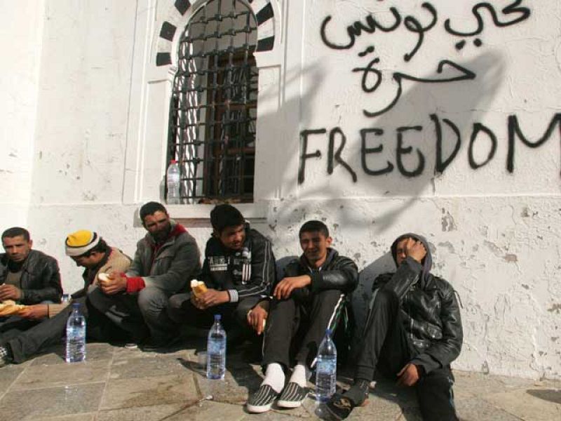 Túnez prepara un nuevo Gobierno de transición para acallar las protestas