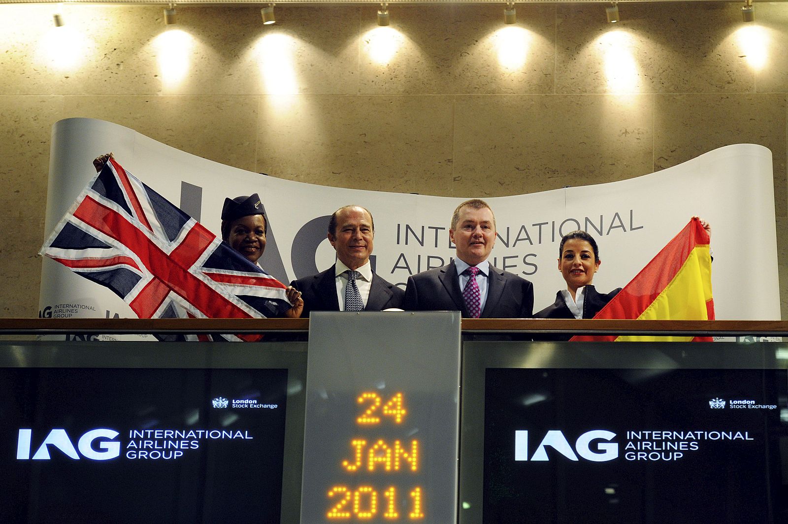 LAS ACCIONES DE IAG DEBUTAN CON ALZAS EN LAS BOLSAS DE MADRID Y LONDRES