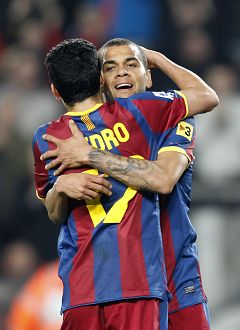 Cruyff invita a Dani Alves a coger la puerta camino del Manchester City