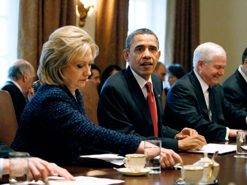 Obama rompe 30 años de alianza con Mubarak y le fuerza a no presentarse a la reelección