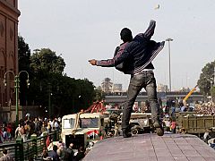 La batalla entre partidarios y contrarios a Mubarak deja al menos 3 muertos y más de 600 heridos