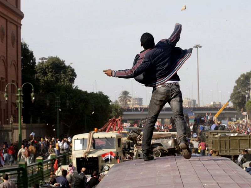 La batalla entre partidarios y contrarios a Mubarak deja al menos 3 muertos y más de 600 heridos