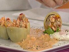 Huevos escalfados con alcachofas rellenas de langostinos (03/02/11)