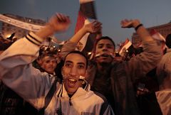 La oposición canta victoria y espera el siguiente paso de los militares