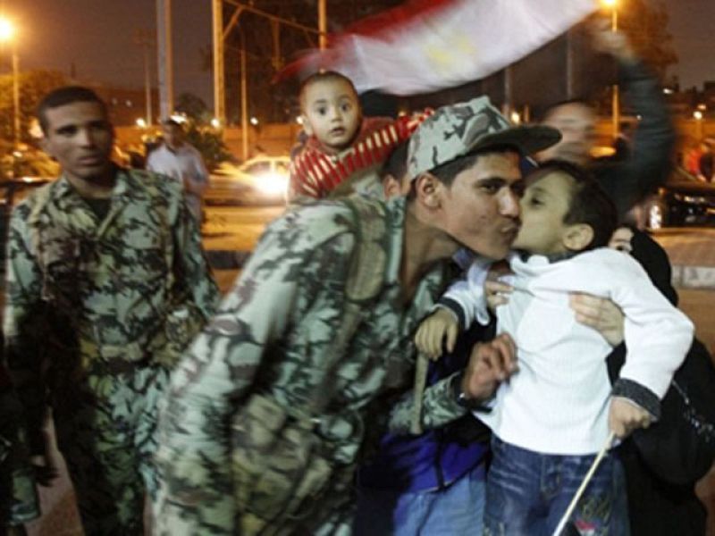 Un ejército bipolar se convierte en el guardián de la transición democrática en Egipto