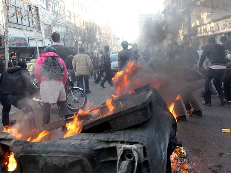 Un muerto en Irán en los choques durante la manifestación en solidaridad con Egipto