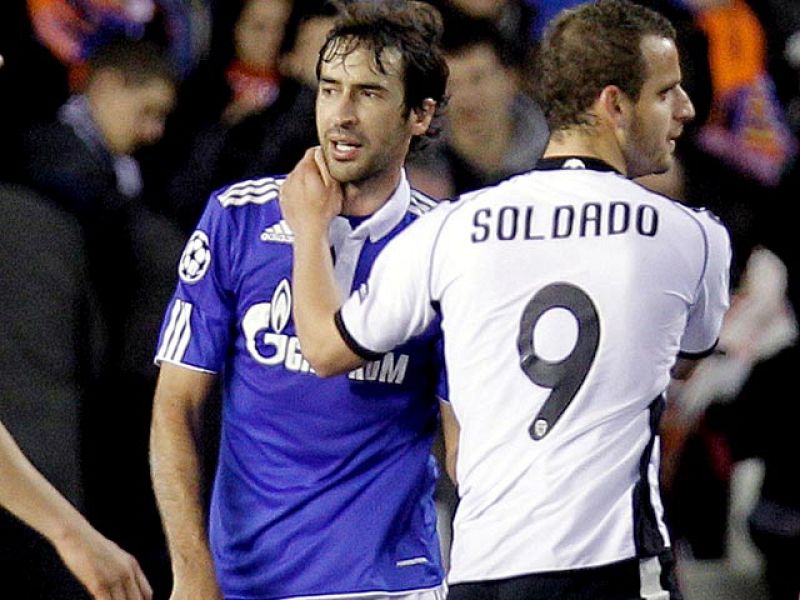 El Valencia se queda con un empate mientras Raúl sigue haciendo historia