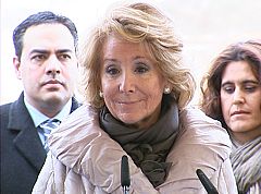 Esperanza Aguirre anuncia que se retira temporalmente para operarse un bulto en el pecho