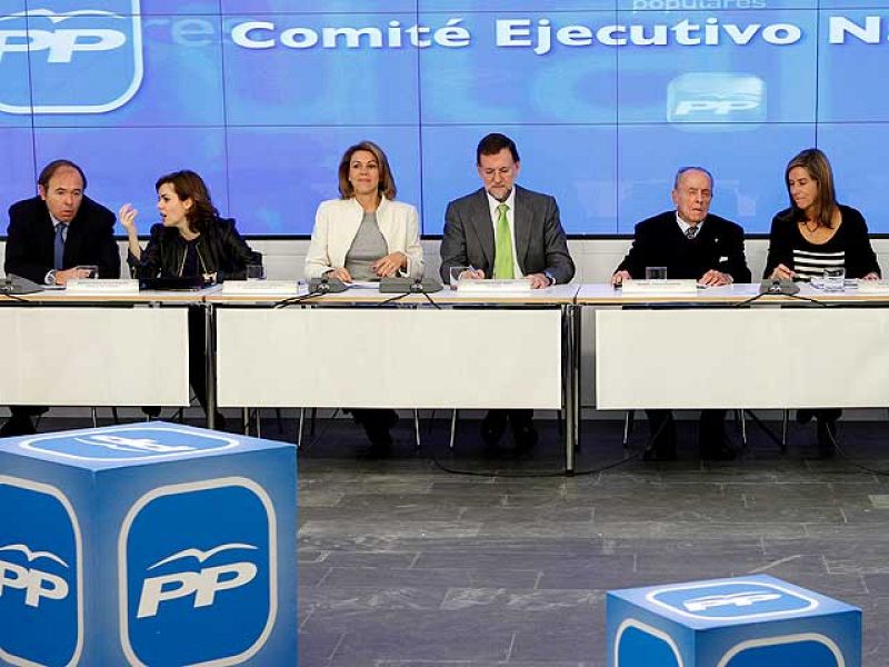 El Rey, Zapatero, Rajoy y Gallardón, entre otros, dan su apoyo a Aguirre