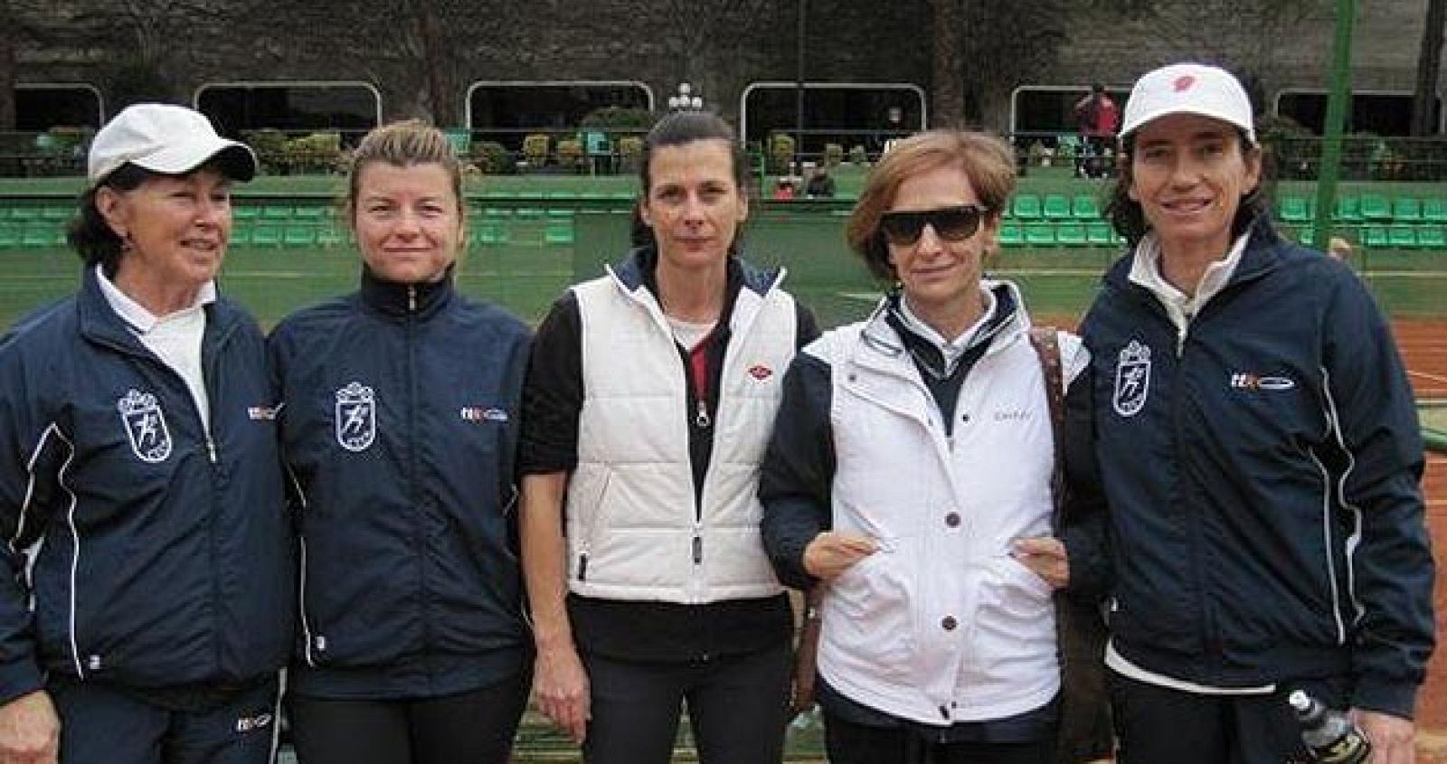 La tenista Rosa Bielsa, primera por la derecha, en una foto de archivo.