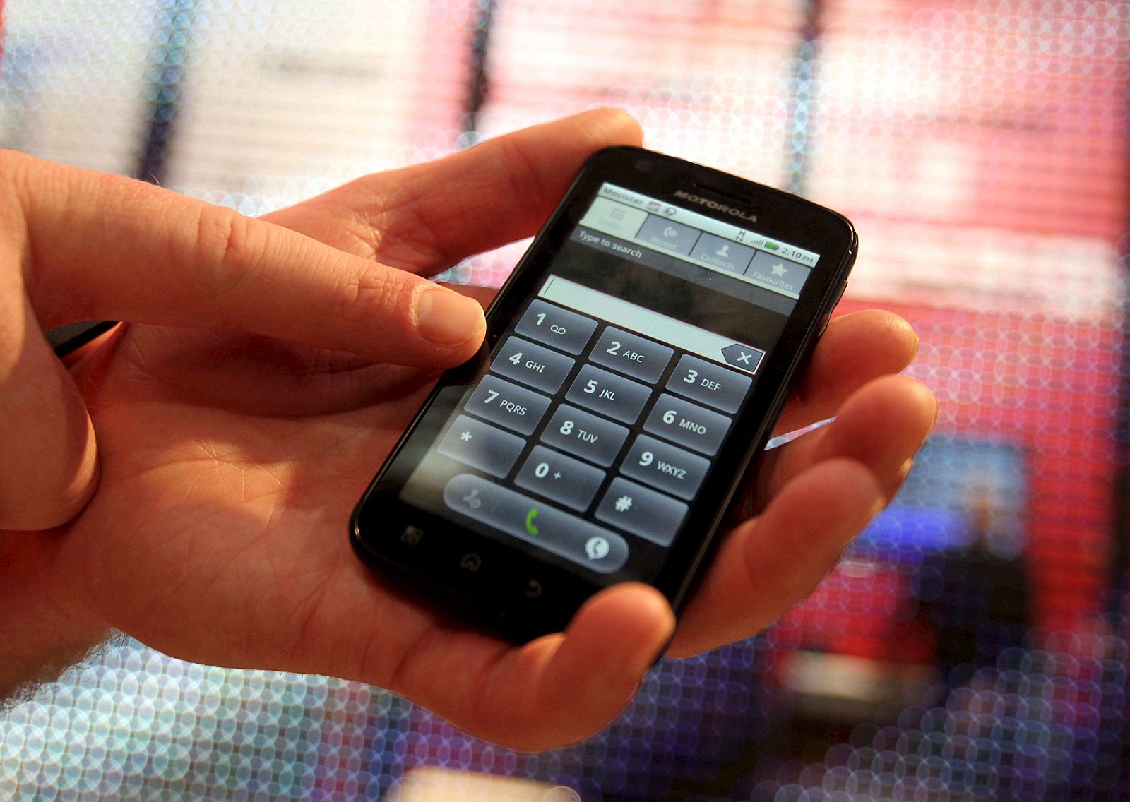 ATRIX, el nuevo móvil inteligente de Motorola que se puede usar como un portáil ultrafino