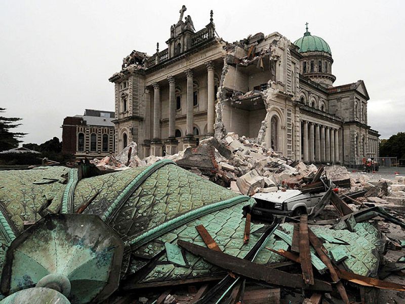 Los equipos de rescaten buscan a más de 300 desaparecidos tras el seísmo en Nueva Zelanda