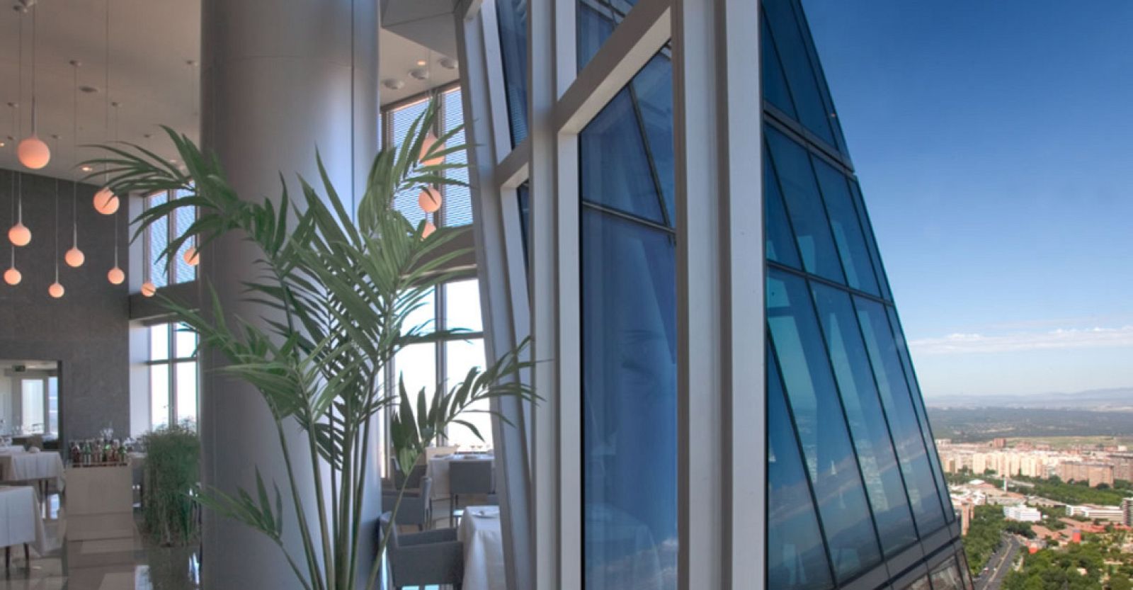 El restaurante Espacio 33, en la planta 33 de la Torre Espacio de la Castellana, se suma a esta nueva edición de la Madrid Restaurant Week.