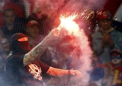 Platini expulsará a Serbia de la Eurocopa si continúan los actos violentos de sus hinchas