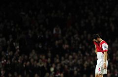 Cesc, "posible" titular ante el Barça aunque Van Persie y Walcott son bajas seguras