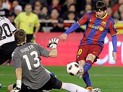 Messi aparece cuando más se le necesita y los tres puntos vuelan de Mestalla